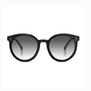 3/$15 NWT Classic round sunglasses with retro polarized shades